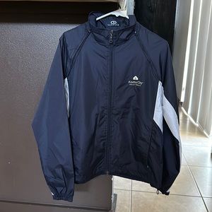 Vantage , medium , colors blue and white